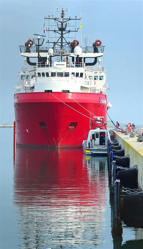 La Nave Ong Ocean Viking Sbarca Domenica Al Porto Di Marina Di Carrara