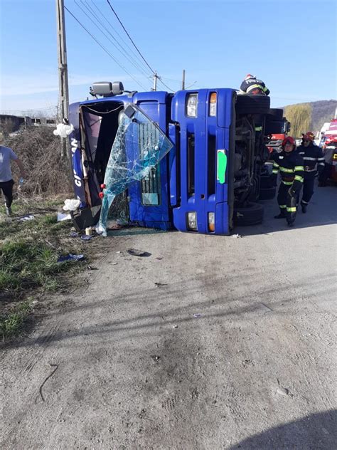 Vâlcea Accident rutier la Mihăești TIR implicat