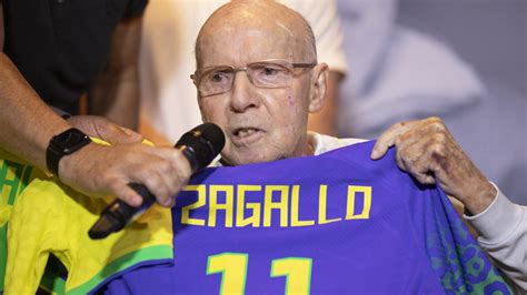 Zagallo Datas De Entrada - Zagallo apresenta evolução e está lúcido, mas ainda não tem previsão de ...