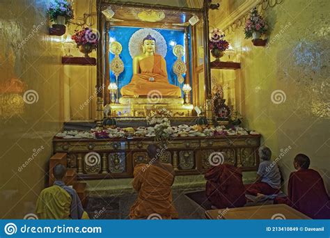 Buddha Statue Inside of Mahabodhi Temple Bodh Gaya Editorial Stock ...