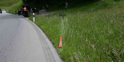 M Hlr Ti Sg Jugendlicher Bei Selbstunfall Von Motorrad Geschleudert