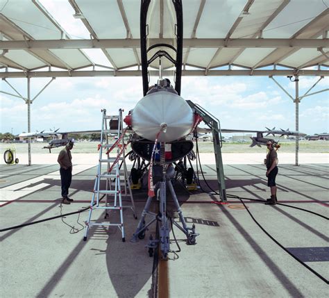 Photos 149th Fighter Wing Maintainers Perform F 16 Landing Gear