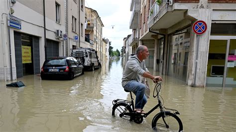 Dodental na zware overstromingen in Italië loopt op tot 14 Het is nog