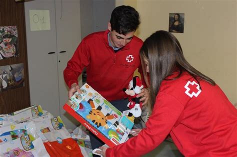 Cruz Roja Reparte Juguetes Entre Ni Os Vulnerables De La