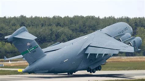 US 140 Ton Mammoth C-17 Plane in Action During Hypnotic Takeoff - YouTube