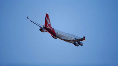 Qantas Flight Forced To Land In Cairns After Engine Failure