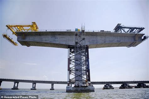 Construction Of New Outer Banks Bridge Attracts Sightseers Daily Mail