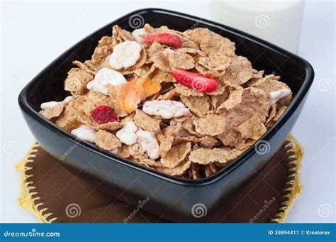 Muesli Con Las Frutas Frescas Imagen De Archivo Imagen De Lifestyle