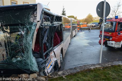 Accident Entre Un Bus Et Un Camion Au Luxembourg Bless S