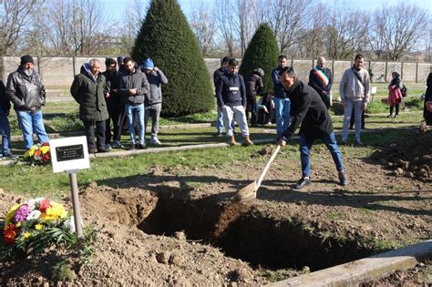 Accolte A Bologna Le Salme Di Altre Due Vittime Del Naufragio Di Cutro