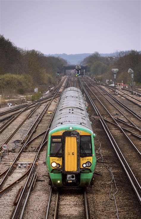 [uk] Southern Class 377 On The Approach To Gatwick Airport R Trainporn