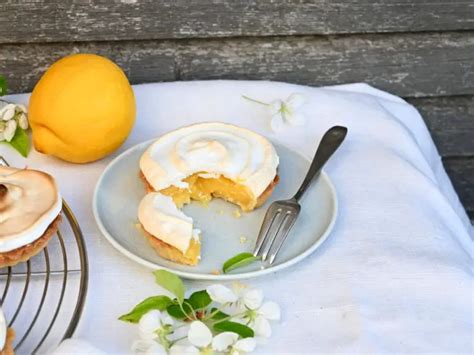 Zitronen Tartelettes Mit Baiser Laktosefrei Klein Fein Lecker