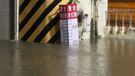 大雷雨轟炸台南！小東路地下道水淹90cm 警預防性封閉