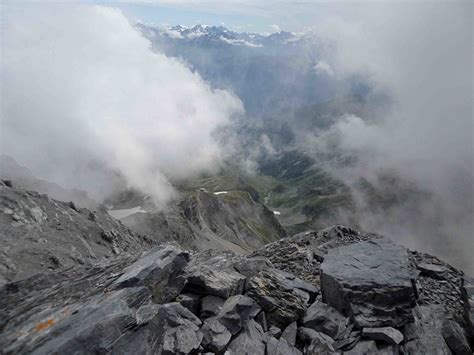 Tiefblick in Südwand und zur Cabane Rambert Fotos hikr org