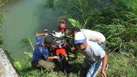 Diseruduk Mobil Pemudik Pemotor Di Banjarsari Ciamis Terkapar