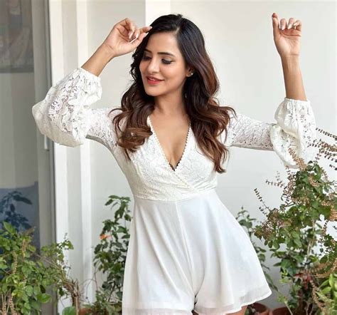 Ashu Reddy Showing Off Hot Photos