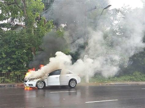 Carro Pega Fogo E Os Passageiros Saem Sem Ferimentos Amaz Nia Na Rede