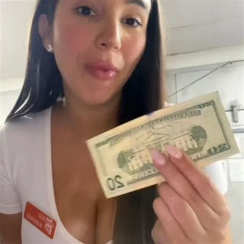 Cu Nto Se Gana Una Mesera En Hooters Estudiante Revela La Cifra