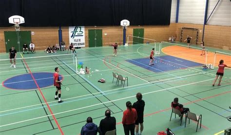 La Fert Bernard L Quipe De Badminton Vise Le Maintien Sport Le