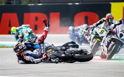 Drama Op Tt Circuit In Assen Nationale Held Van Der Mark Crasht Hard