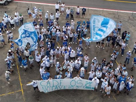 FOTOS Torcedores do Avaí protestam antes do jogo contra o Vitória