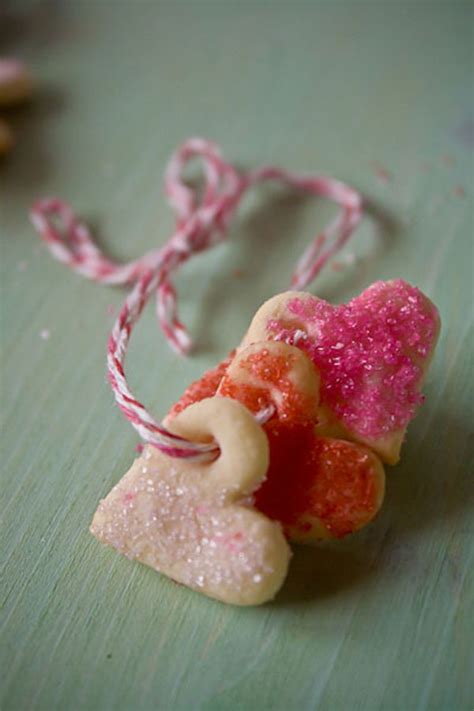 22 Heart-themed Kids' Crafts for Valentine's Day