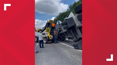 Overturned Trailer Blocks Westbound Lanes On 385 In Memphis