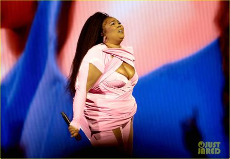 Lizzo Performs Her New Song 2 Be Loved At Mtv Vmas 2022 Watch Video