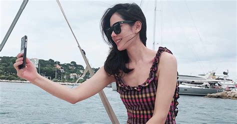 Son Ye Jin Once Flaunted Her Busty Cl Avage While Soaking Up In The Sun In A Bikini Taking Our