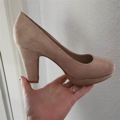 Nude Farbene Pumps in Wildleder Optik Neu gemäss Beschreibung in Ringgenberg BE für CHF 2