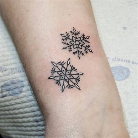 75+ Cute Snowflake Tattoo Ideas – Express Yourself With Icy Little Marvels