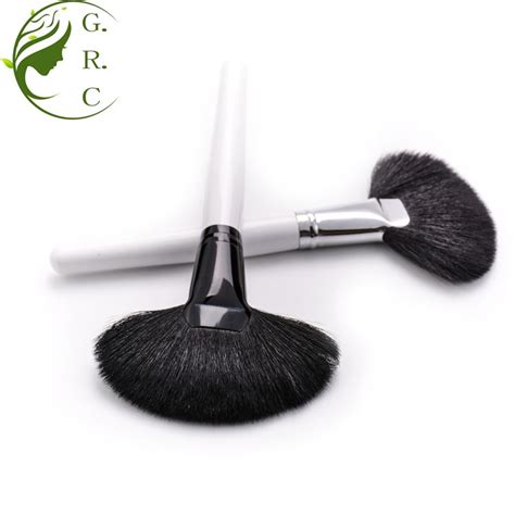 Professional Soft Makeup Large Fan Brush Blush Powder Foundation Make