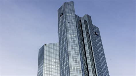 Quartalszahlen übertreffen Erwartungen Deutsche Bank plant trotz