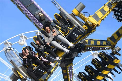 16 Brilliant Pictures Of Visitors Enjoying Hull Fair On A Sunny