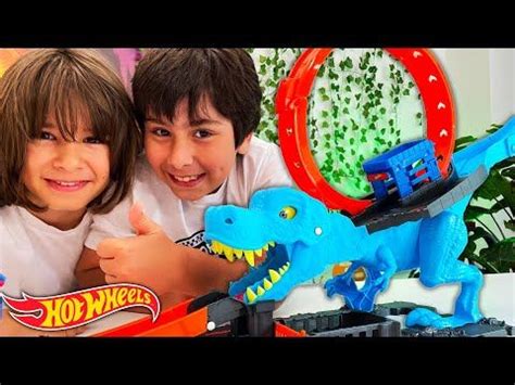 Dani Y Evan Y El DESAFIO Del T REX De Hot Wheels City YouTube Hot Wheels Challenges Hot
