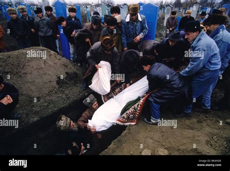 Primera Guerra Chechena Checheno Tradicional Entierro En Un Cementerio