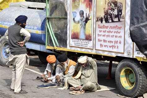 Los Campesinos Reanudan Su Masiva Marcha A Nueva Delhi Entre Fuertes