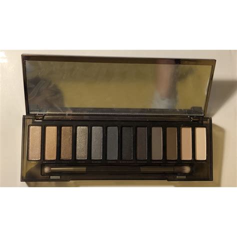 現貨Urban Decay Naked Smoky Eyeshadow Palette 12色 蝦皮購物