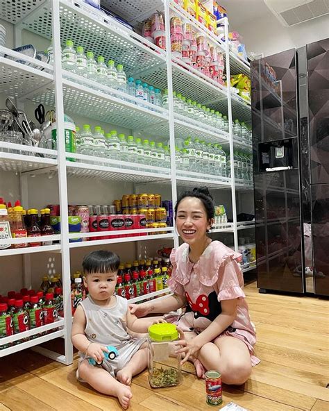 Hội hot mom hot girl đua nhau khoe đồ ăn tích trữ trong những ngày Sài Gòn giãn cách khủng