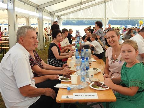 Dożynki gminy Popielów Muzyka tańce i dwanaście koron dożynkowych