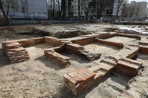 Prace archeologiczne na rogu ul Anielewicza i al Jana Pawła II w