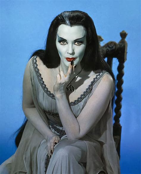 Los Munsters Munsters Tv Show Arte Horror Horror Art Horror Movies Yvonne De Carlo Dark