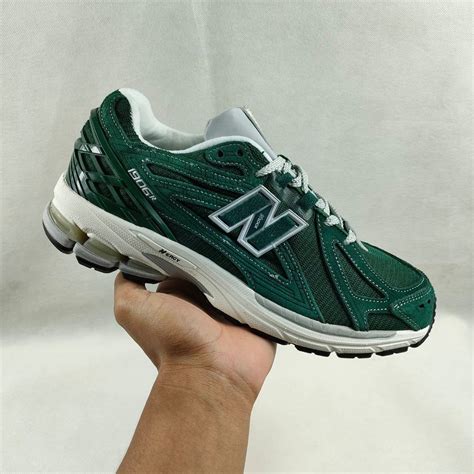 Sepatu New Balance 1906 R Republik Sepatu