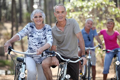 Active Adult Communities 55+: Learn about the Pros and Cons | myLifeSite