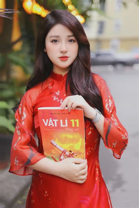Nữ giáo viên Vật lý xinh như hot girl từ bỏ việc livestream ngay khi nổi tiếng cuộc sống giờ ra