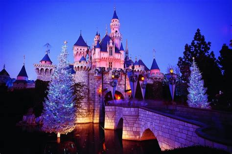 Cinderella's Castle in winter wonderland mode | Sleeping beauty castle ...