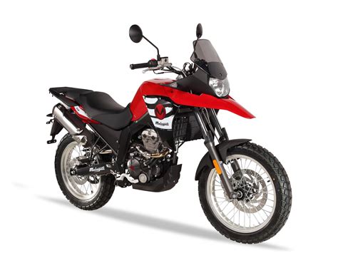 Motorrad Vergleich KTM 125 Duke 2023 Vs Malaguti Dune 125 2020