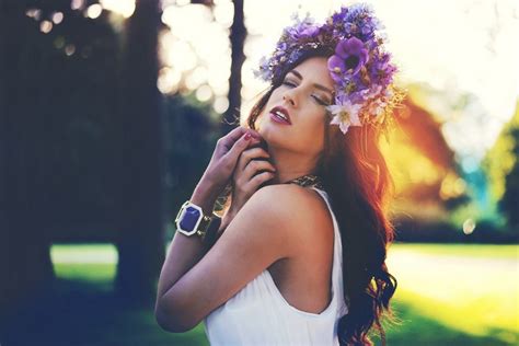 Flowers Aurela Skandaj Lens Flare Red Lipstick Red Nails Brunette