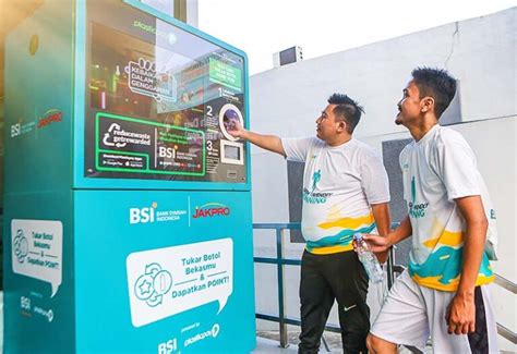 BSI Kumpulkan Lebih Dari 5 000 Sampah Botol Plastik Di Jogja Marathon