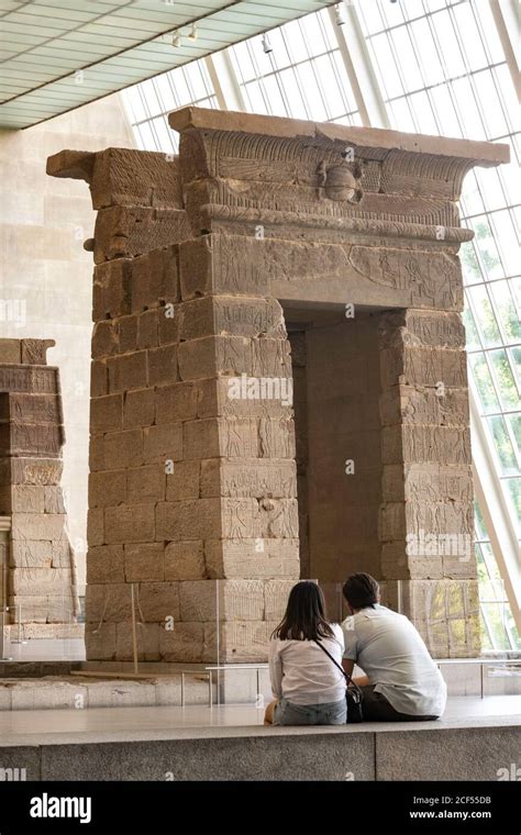 Museo metropolitano de arte el templo de dendur fotografías e imágenes